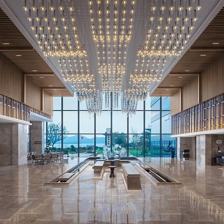 Xuzhou Marriott Hotel Lakeview Exterior foto